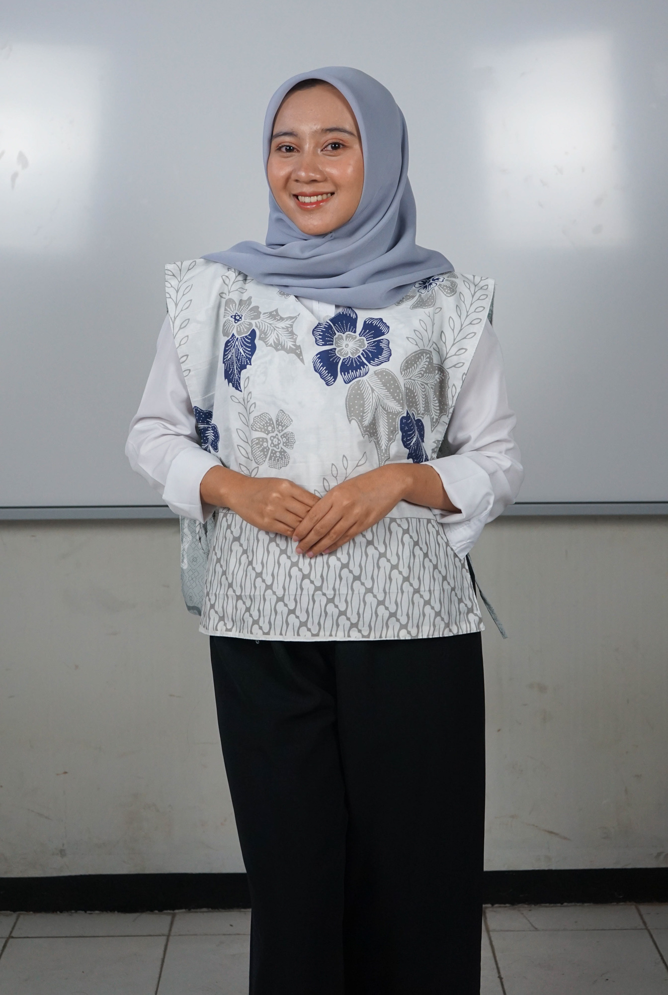Bu Rahmi - Staff Name - SMAN 21 Bandung class 2025